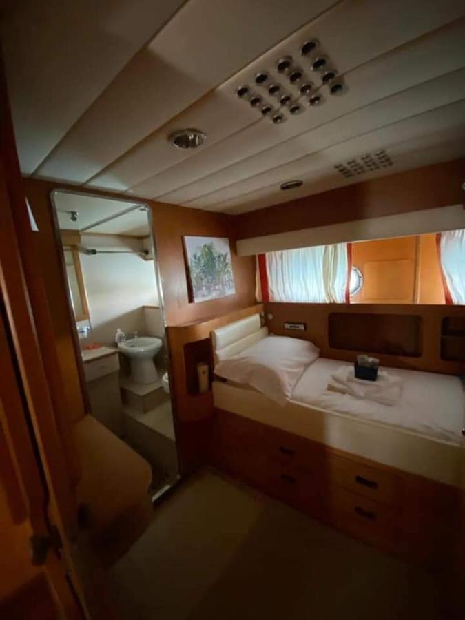 Отель Boat And Breakfast Fiumicino - Roma Остия-Антика Экстерьер фото