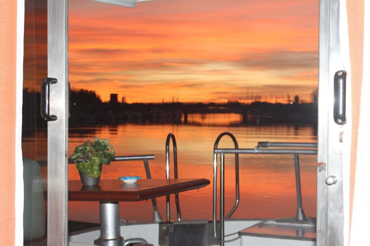 Отель Boat And Breakfast Fiumicino - Roma Остия-Антика Экстерьер фото