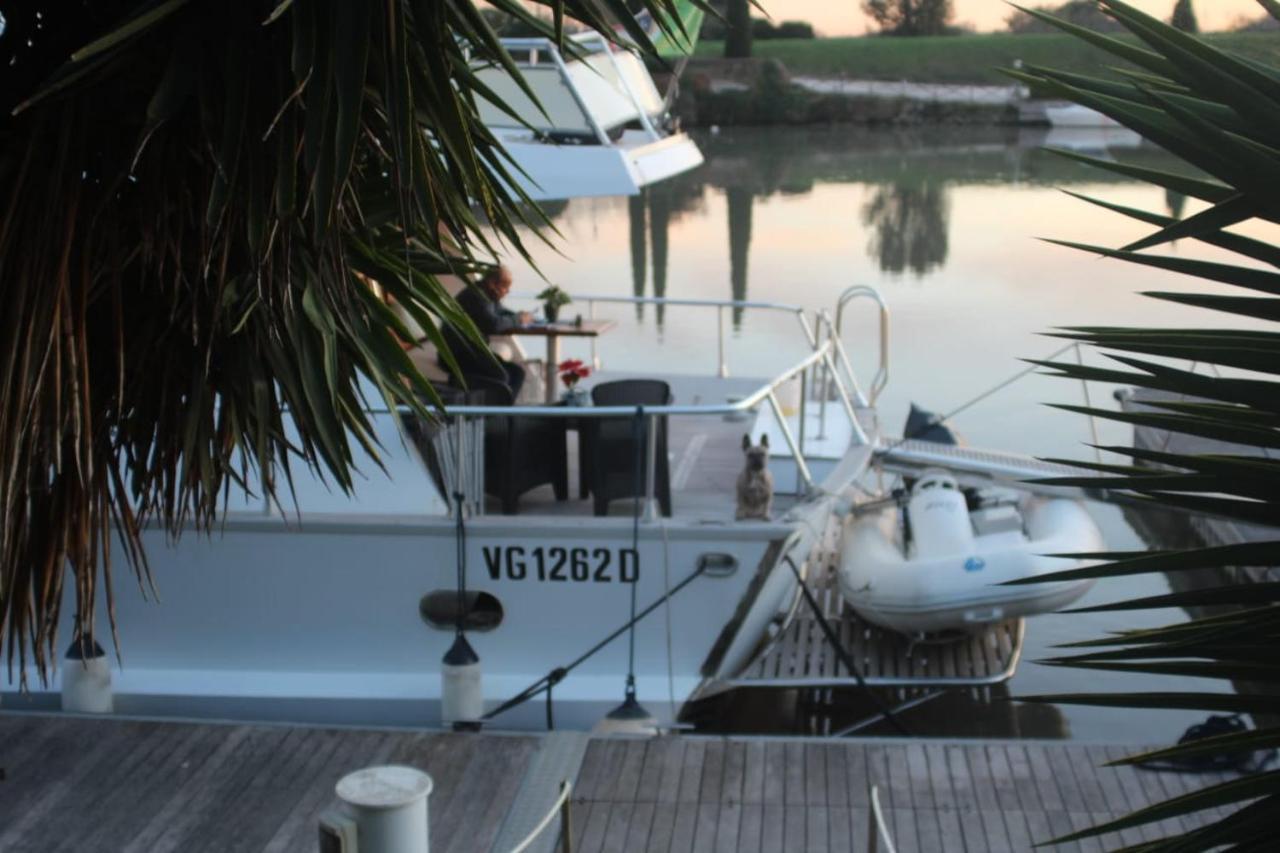 Отель Boat And Breakfast Fiumicino - Roma Остия-Антика Экстерьер фото