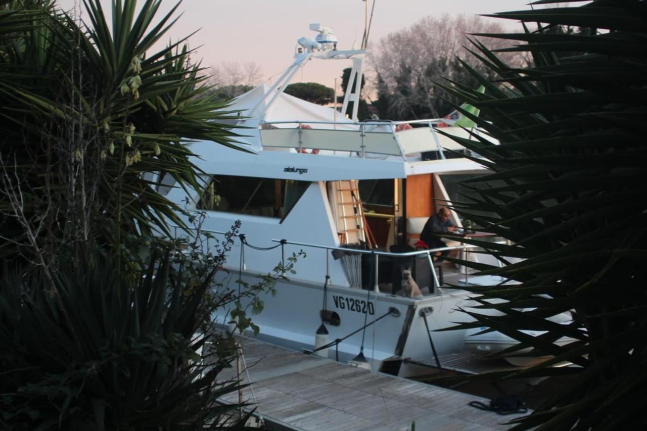 Отель Boat And Breakfast Fiumicino - Roma Остия-Антика Экстерьер фото