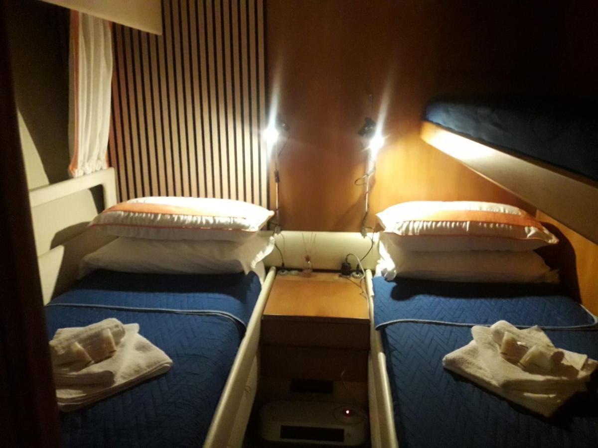 Отель Boat And Breakfast Fiumicino - Roma Остия-Антика Экстерьер фото